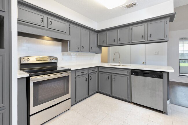 Building Photo - 4011 Flint Creek Dr