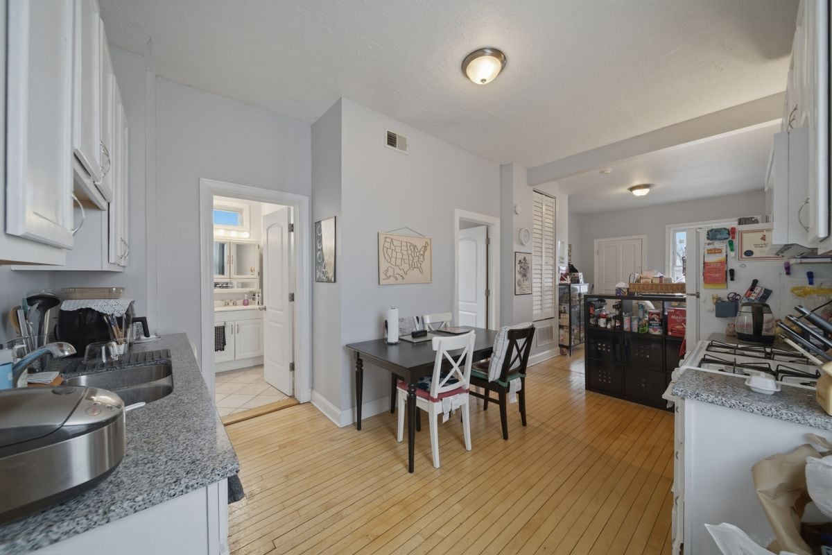 Building Photo - 3841 N Bernard St