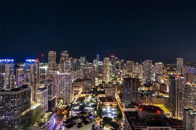 Building Photo - 601 NE 1st Ave