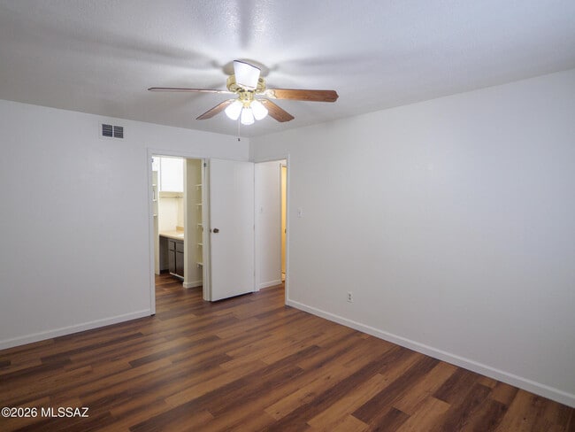 Building Photo - 6331 N Barcelona Ct
