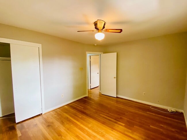 Building Photo - Beautiful and Spacious 4bdrm/2.5bth Tri-Le...