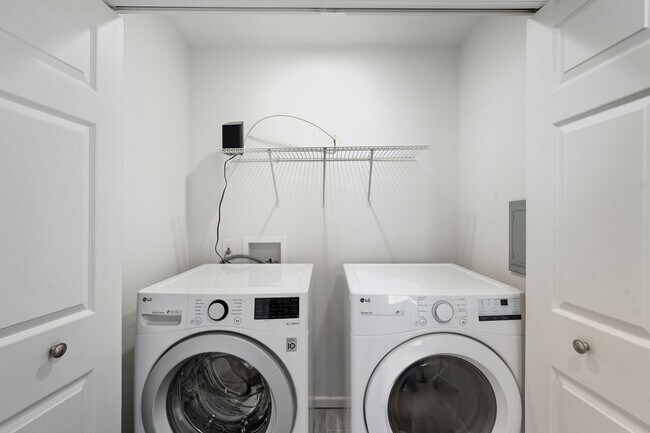 Building Photo - Pending/ Rented - Spacious 3-Bed, 2-Bath East Tucson Home with Large Yard & Open Layout