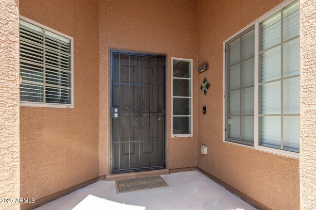 Building Photo - 2560 W Canyon Way