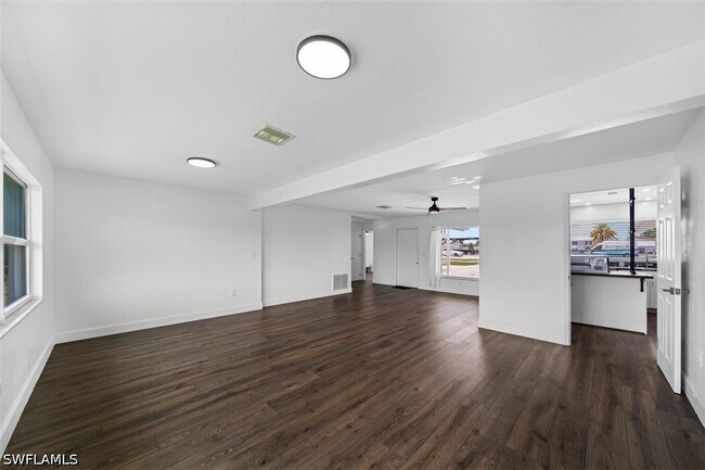 Building Photo - 5460 Bayshore Rd