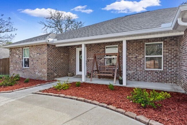 Building Photo - 3BR Smart Solar Home Near Eglin & Hurlburt AFB in Fort Walton Beach!