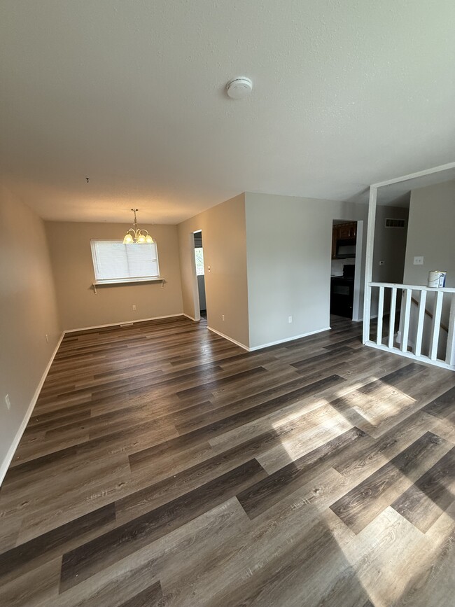 Building Photo - 2826 Greenleaf Dr