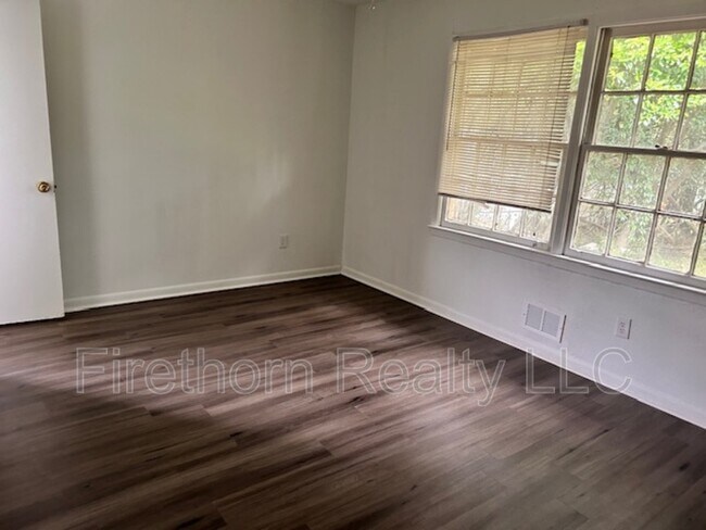 Building Photo - 2418 Sumac Dr