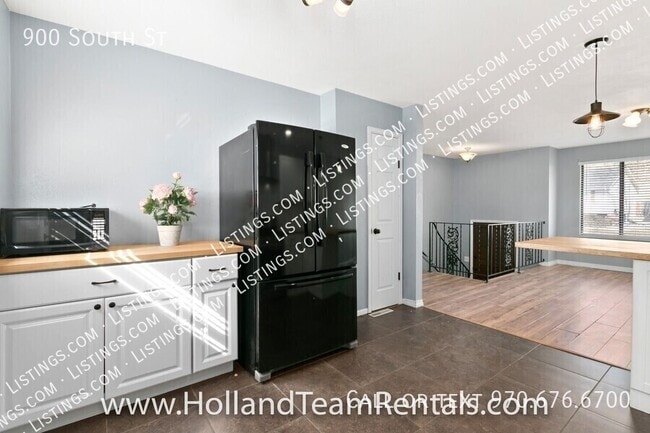 Building Photo - 900 South St