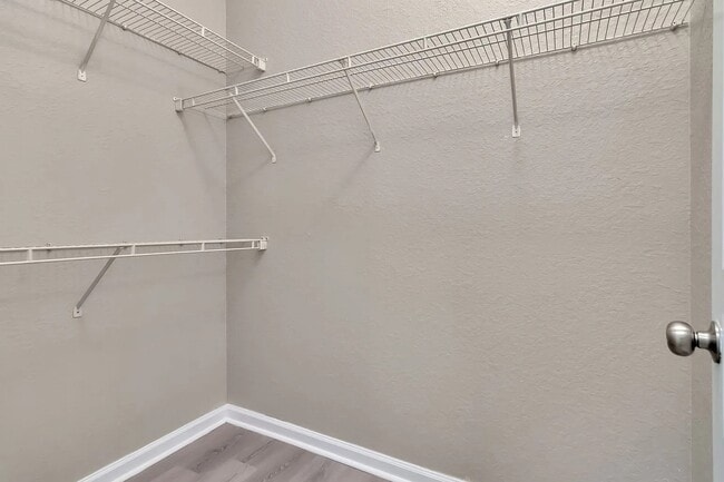 Building Photo - Charming 1BR with Natural Light