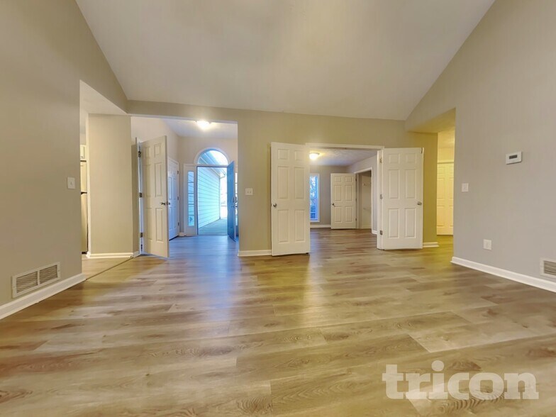 Building Photo - 3021 Tennyson Dr