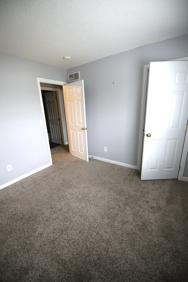 Building Photo - 4400 Greensbury Dr