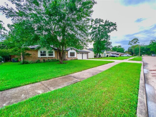 Building Photo - 5923 Dawnridge Dr