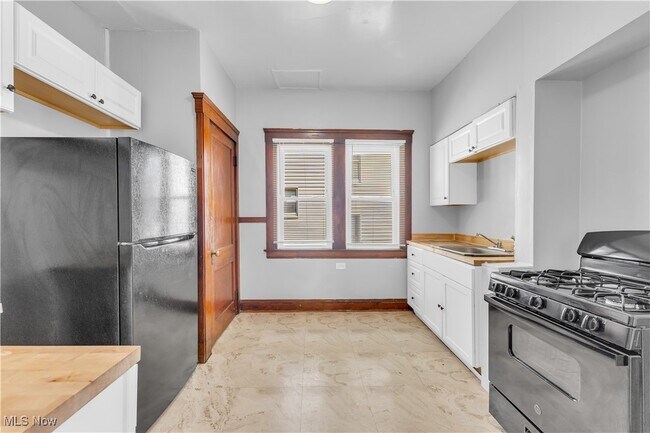 Building Photo - 3882 W 31st St
