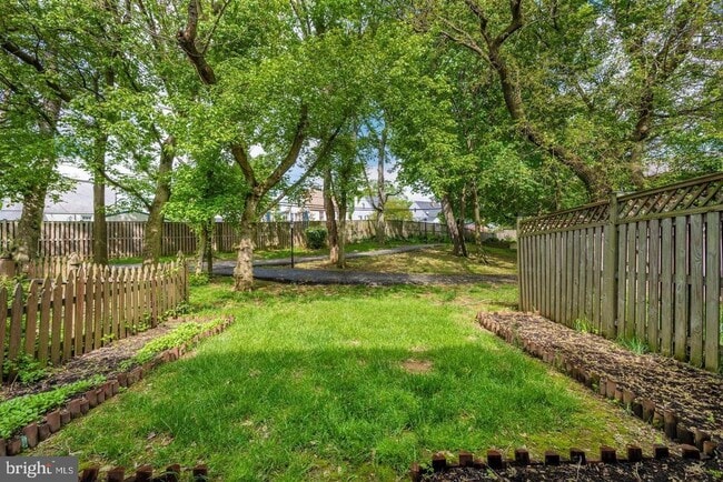 Primary Photo - 1323 Lindsay Ln