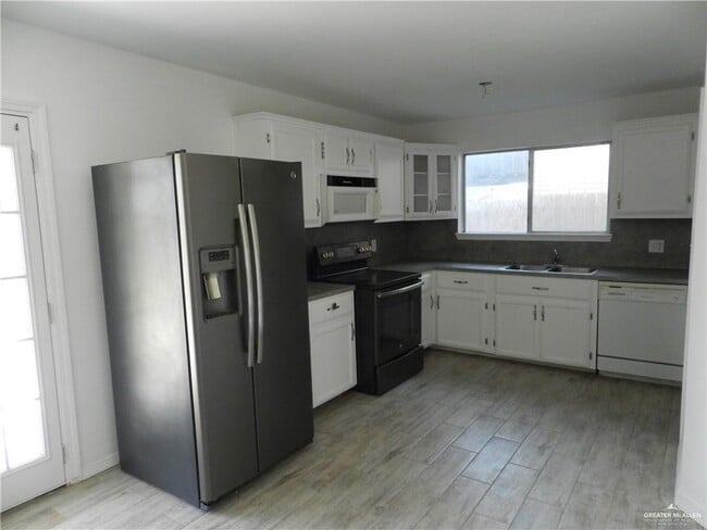 Building Photo - 25 Providence Ave