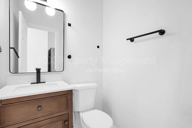 Building Photo - 1114 Summit St