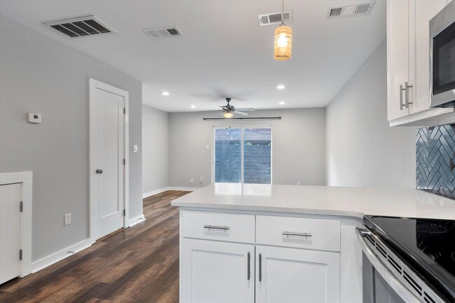 Building Photo - 3810 Southway Dr
