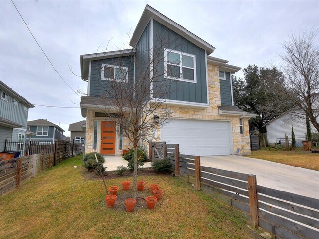 Building Photo - 2225 Maxwell Ln