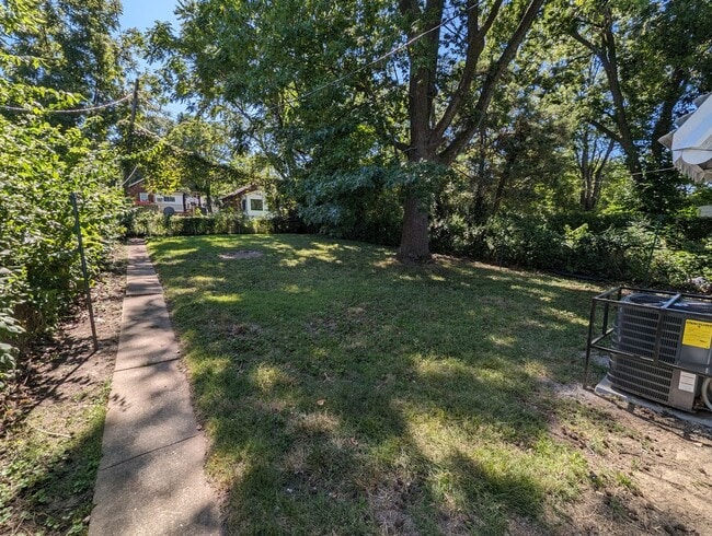 Building Photo - Welcome to Your Charming New Home on Minnie Avenue!