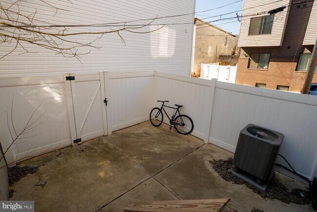 Building Photo - 618 N 35th St