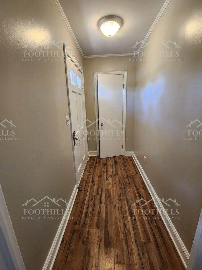 Building Photo - Charming 3-Bed Brick Rental Near Schools &...