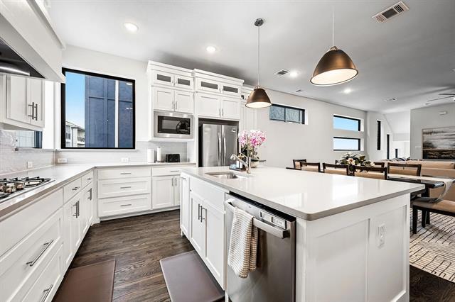 Building Photo - 804 War Admiral Dr