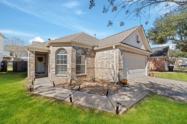 Building Photo - 15519 Elm Leaf Pl