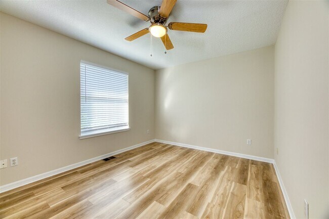 Building Photo - 203 E St-