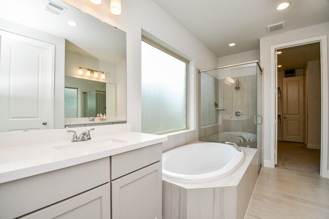 Building Photo - 21312 Palm Arbor Dr