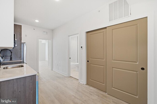 Building Photo - 669 N 39th St