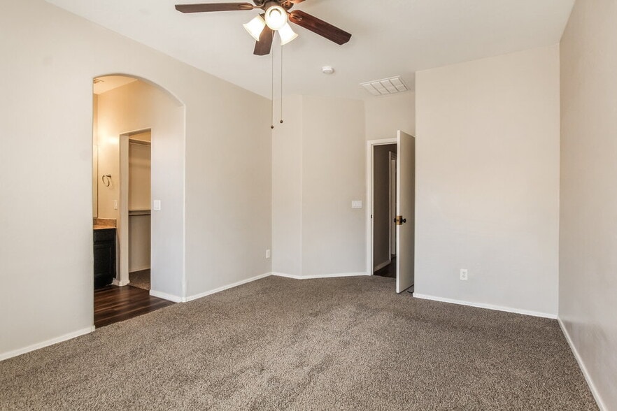 Building Photo - 12917 W Aster Dr