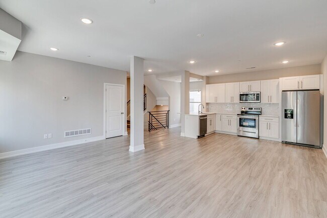 Building Photo - 2636 Annin St