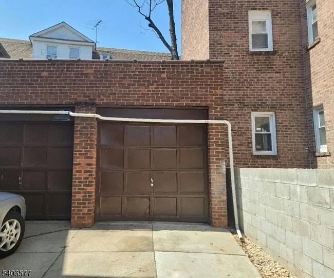 Building Photo - 367 Sanford Ave