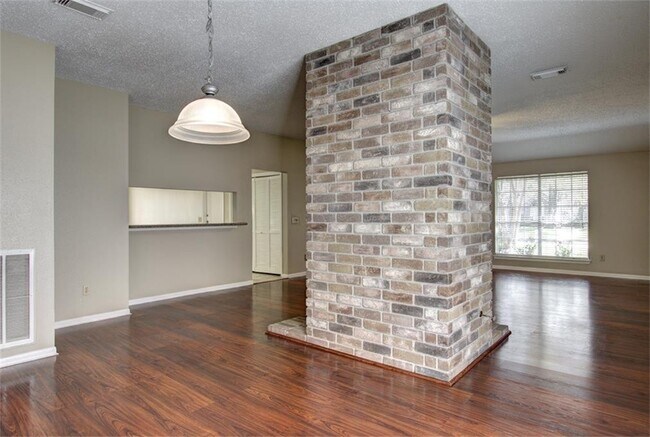 Building Photo - 11 Cottage Grove Pl