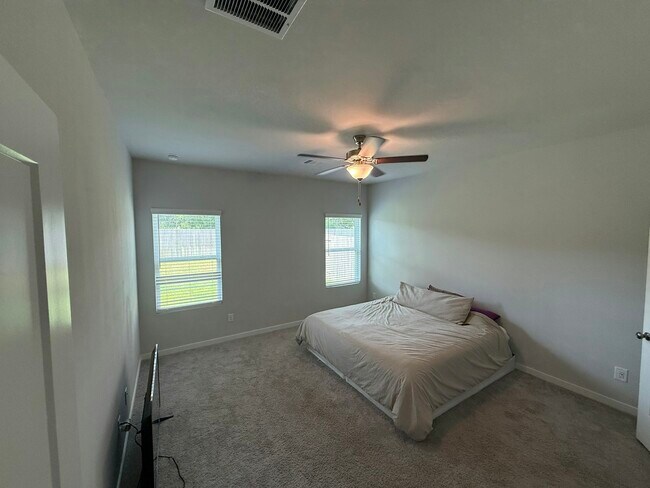 Building Photo - 25105 Pomegranate Pl