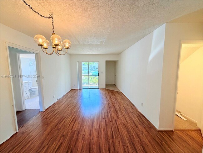Building Photo - 107 Gardens Dr