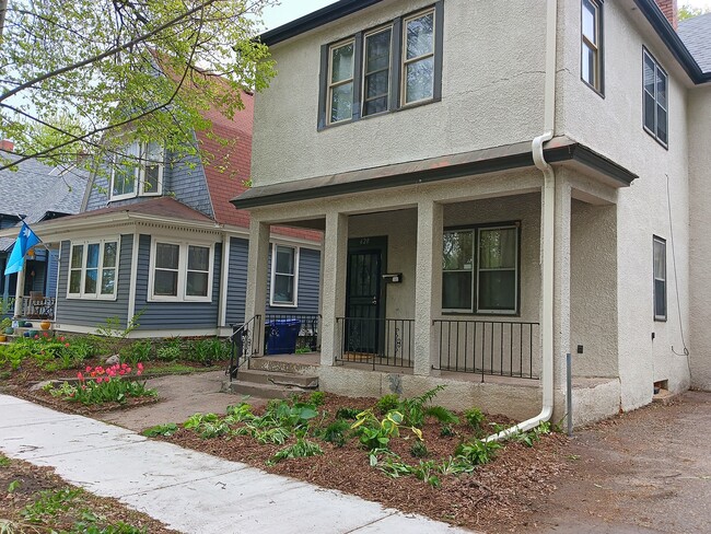Building Photo - 620 Bates Ave