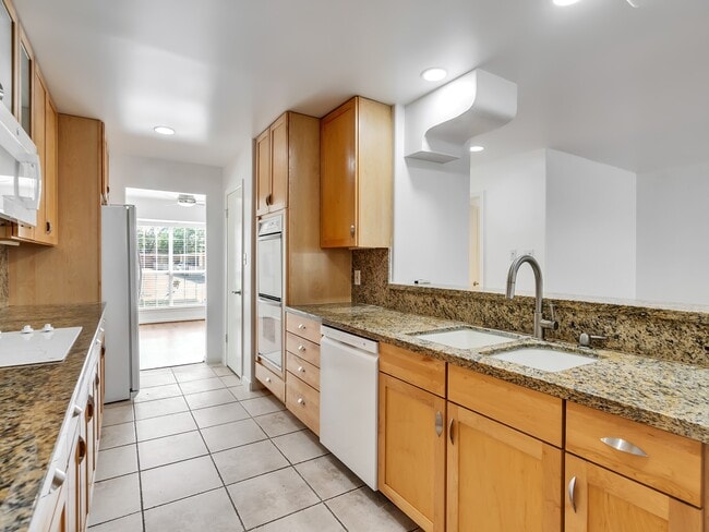 Building Photo - 14325 Lost Meadow Ln