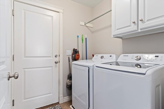 Building Photo - 739 S Kays Dr