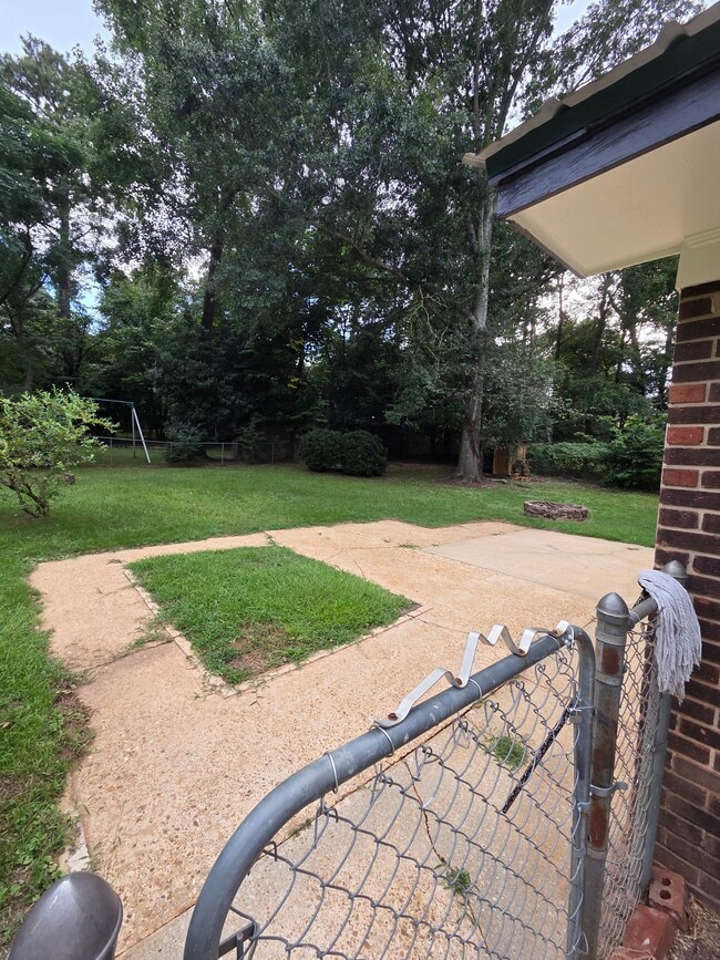 Building Photo - 1118 Country Cir