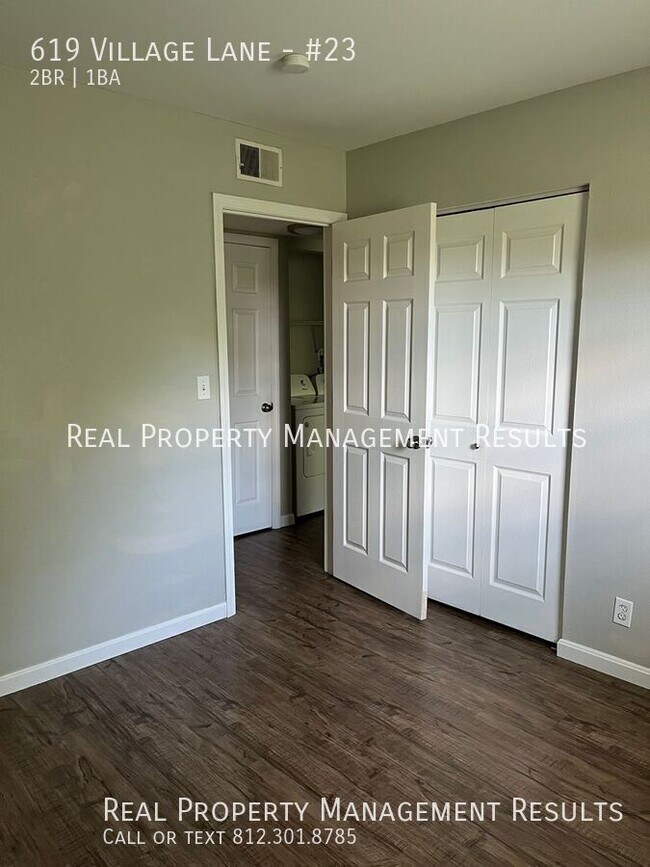 Building Photo - 619 Village Ln
