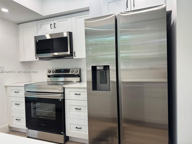 Building Photo - 370 NW 43rd Ave