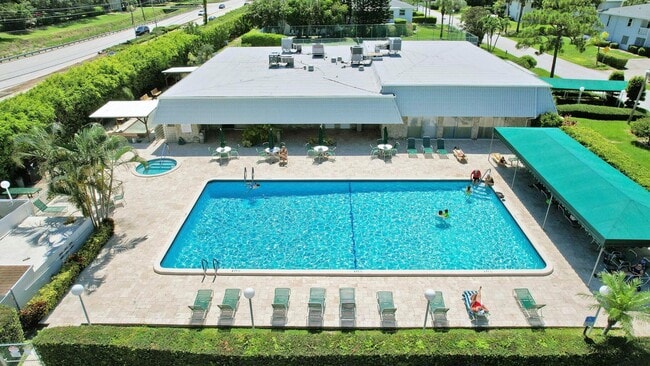 Building Photo - 2730 SW 13th St