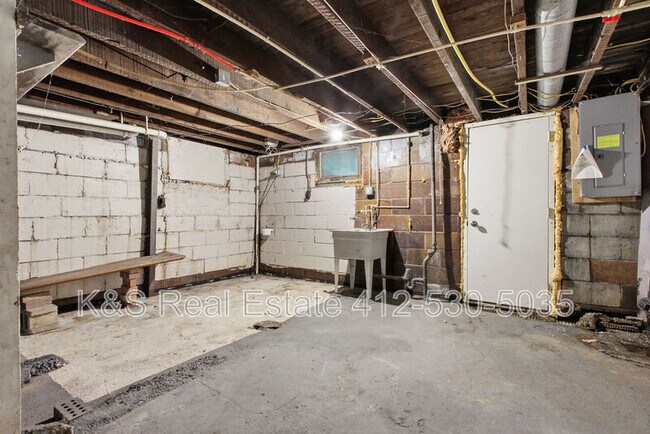 Building Photo - 27 E Orchard Ave