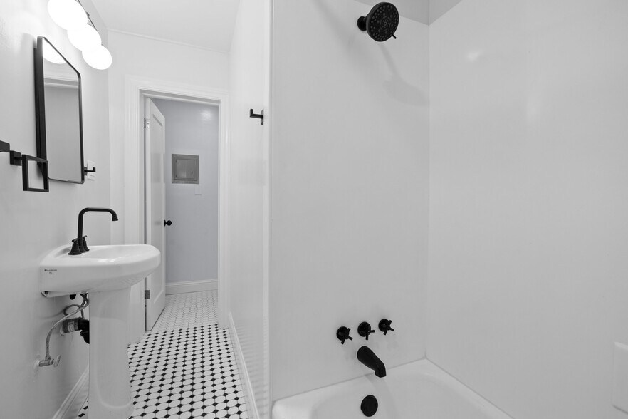 Building Photo - 1724 Lincoln Ave