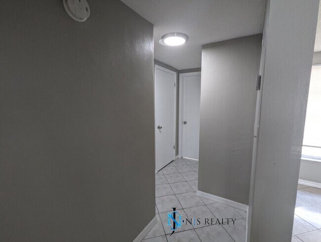 Building Photo - 3/2/1 1412 Sq. Ft. home with renovated kit...