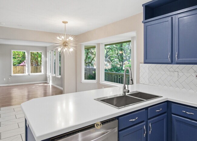 Building Photo - 13811 Stone Hollow