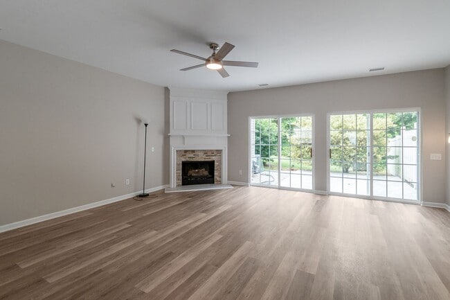 Building Photo - Spacious Townhome in Prime South Charlotte...