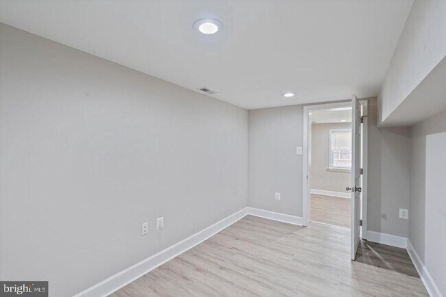 Building Photo - 3819 Roland Ave