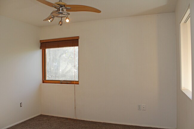 Building Photo - Lovely 3 Bed, 2 Bath Townhouse in North Tabor